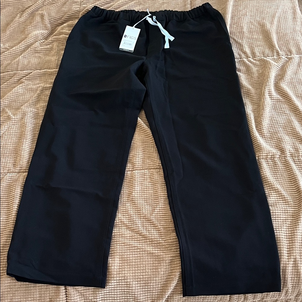 Figs Men's Black pisco scrub pants.
